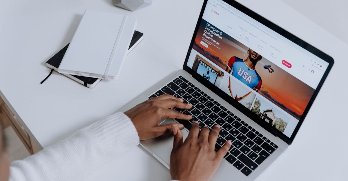 Website team customizing a 4-in-1 accessibility widget to match brand colours and icon style