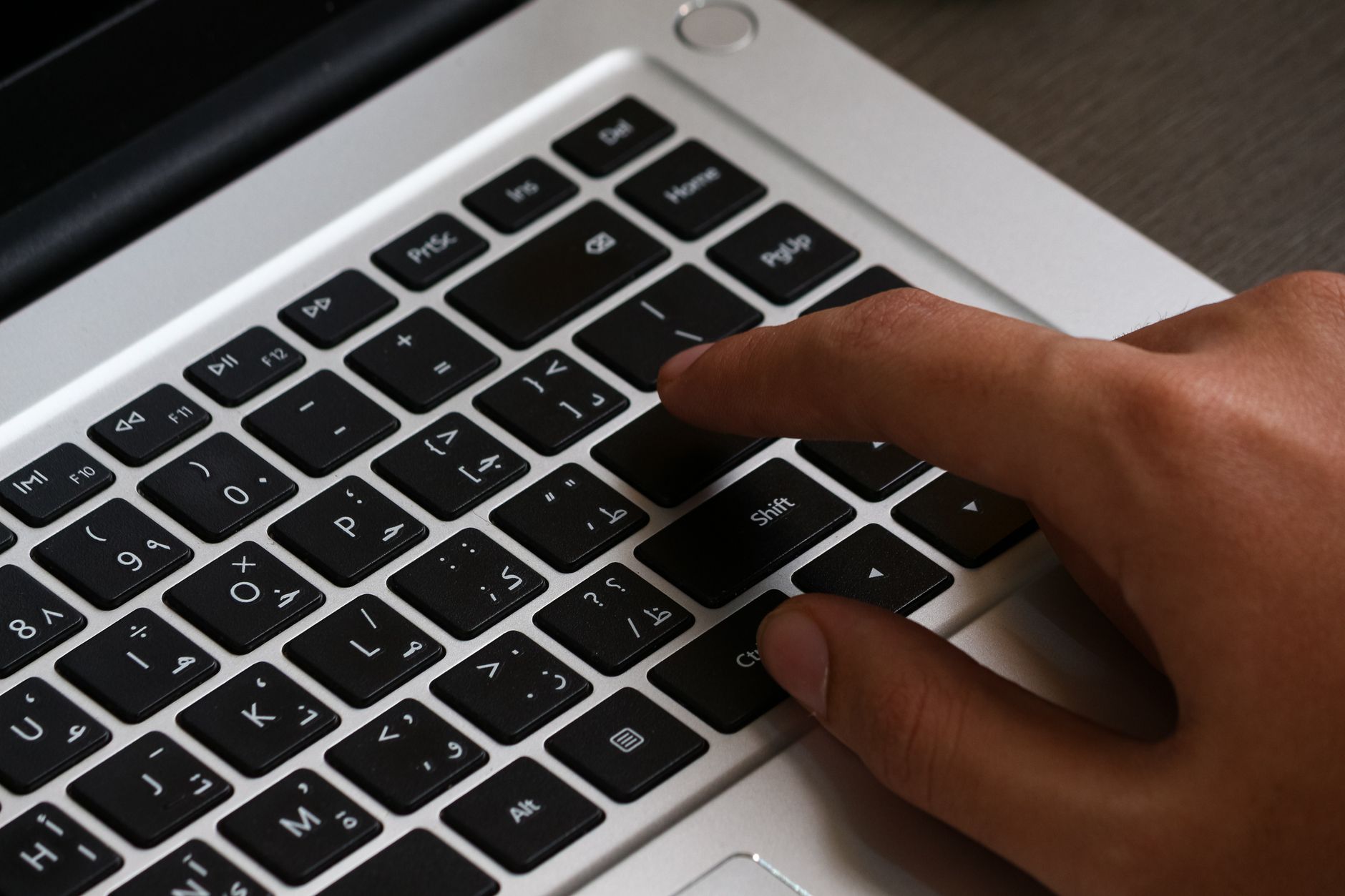 Person reviewing multilingual cookie consent settings on a laptop with language options visible