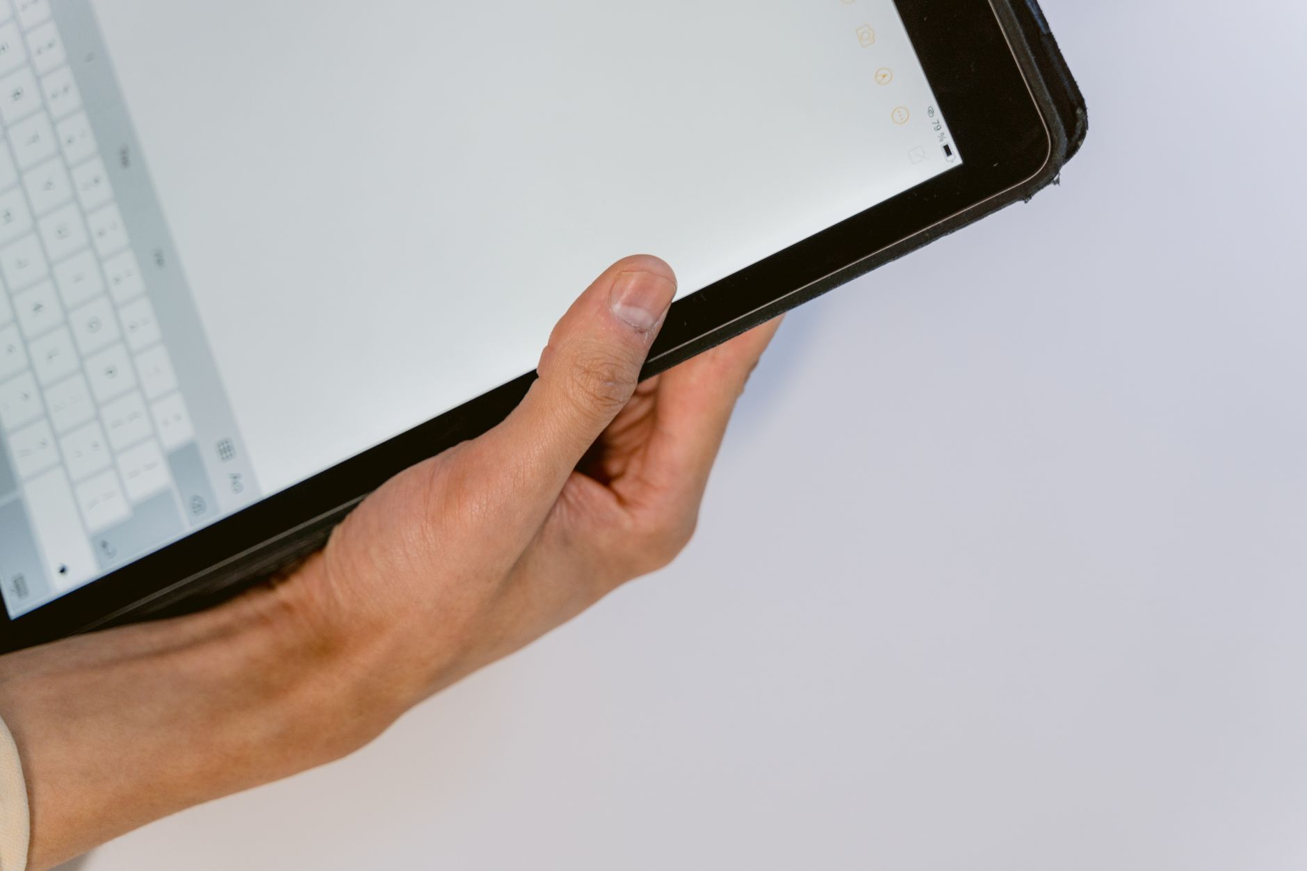 Airline traveler using a laptop to book a flight with accessibility settings enabled