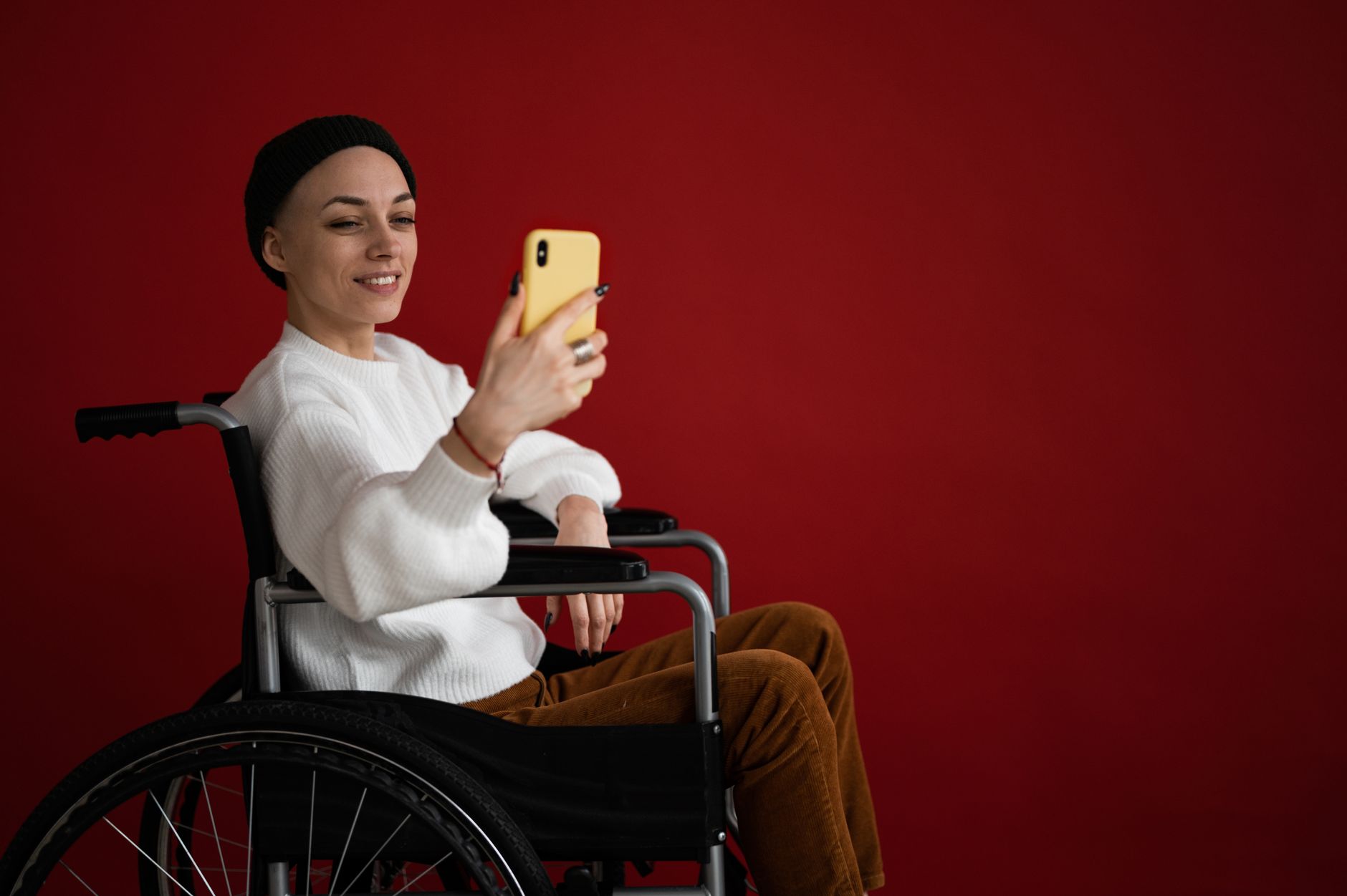 Mobile app accessibility checklist on a desk with a smartphone displaying accessibility settings